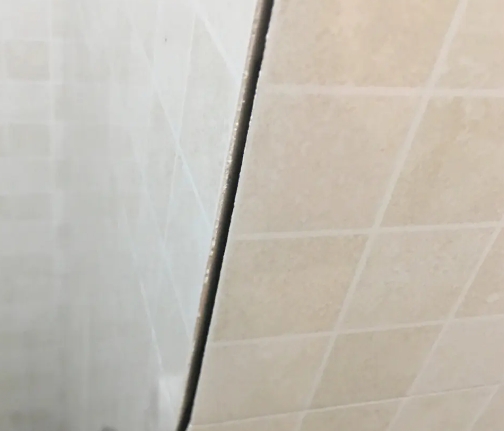 阜城瓷砖空鼓维修公司分享阳台瓷砖脱落的修复过程可以分为以下几个步骤